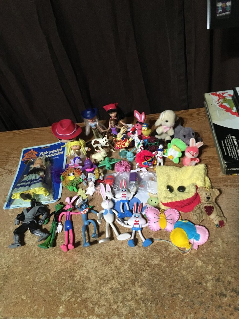 BIG LOT OF 42 FIGURES DOLLS MCDONALDS BRATZ KOOSH BENDY RABBIT TMNT TOPPS DUMBO